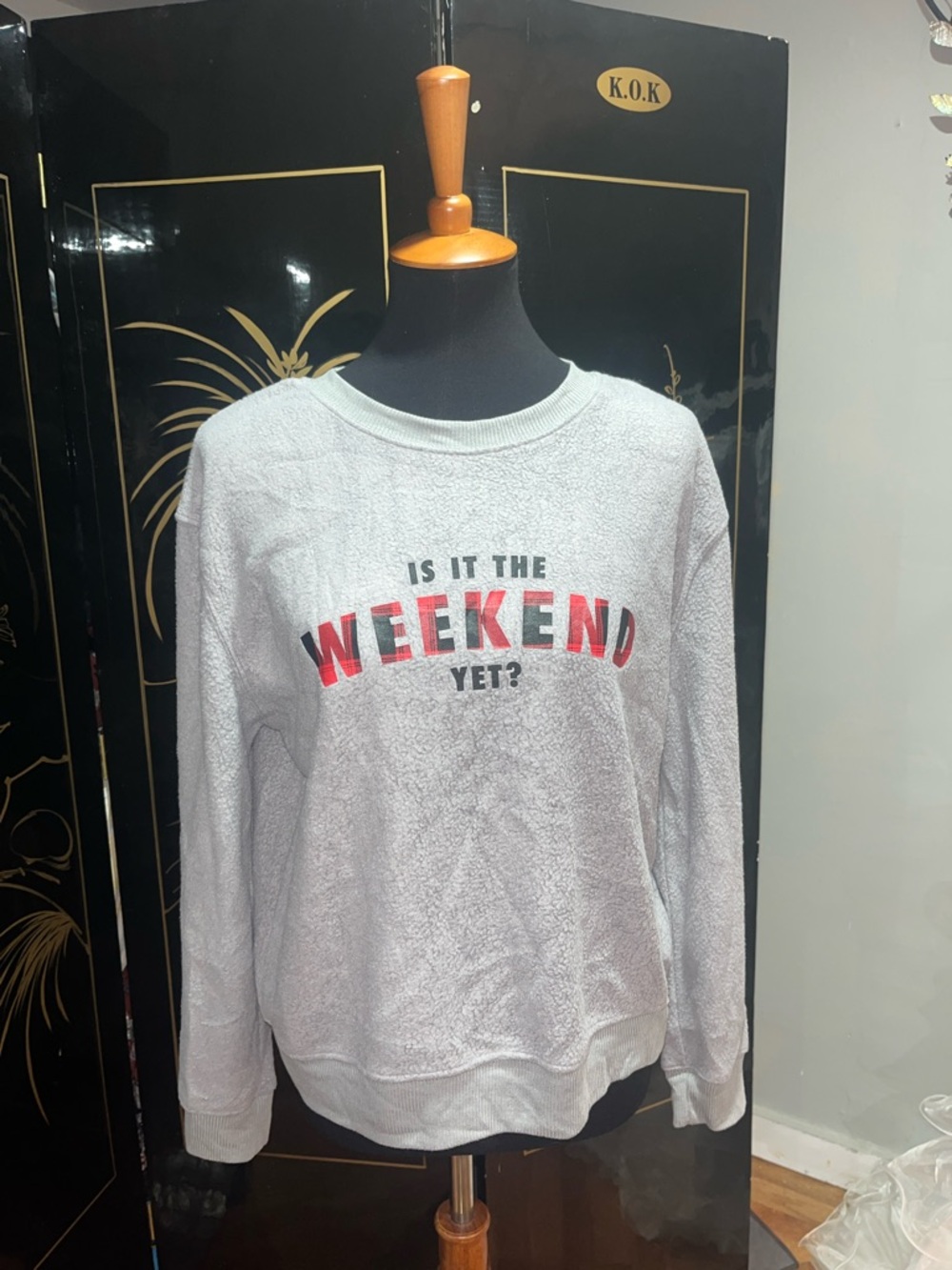 No Boundaries Gray fleece Crewneck Sweatshirt with Red & Black 'Weekend' Graphic